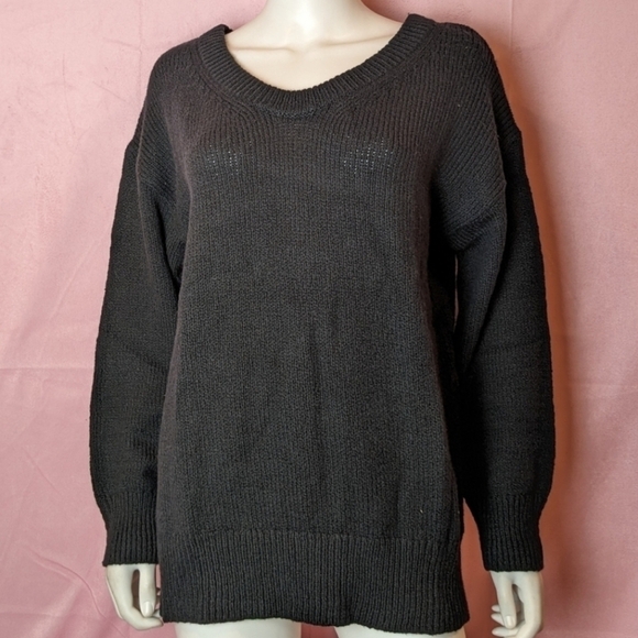 Old Navy Black Tunic Length Rounded V Neck Pullover Knit Sweater size Medium - Picture 1 of 7